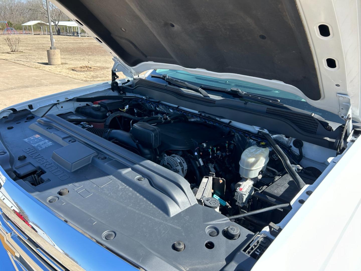 2015 White /Gray Chevrolet Silverado 2500HD Work Truck Double Cab 4WD (1GC2KUEB4FZ) with an 6.0L V8 OHV 16V CNG engine, 6A transmission, located at 17760 Hwy 62, Morris, OK, 74445, (918) 733-4887, 35.609104, -95.877060 - Photo#20